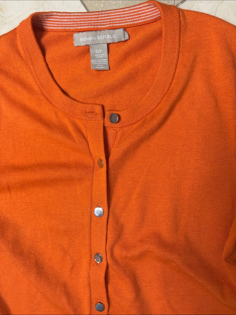 ⭐️ Banana Republic Classic Orange Crewneck Cardigan with tiny flaw- size Small - Picture 3 of 7